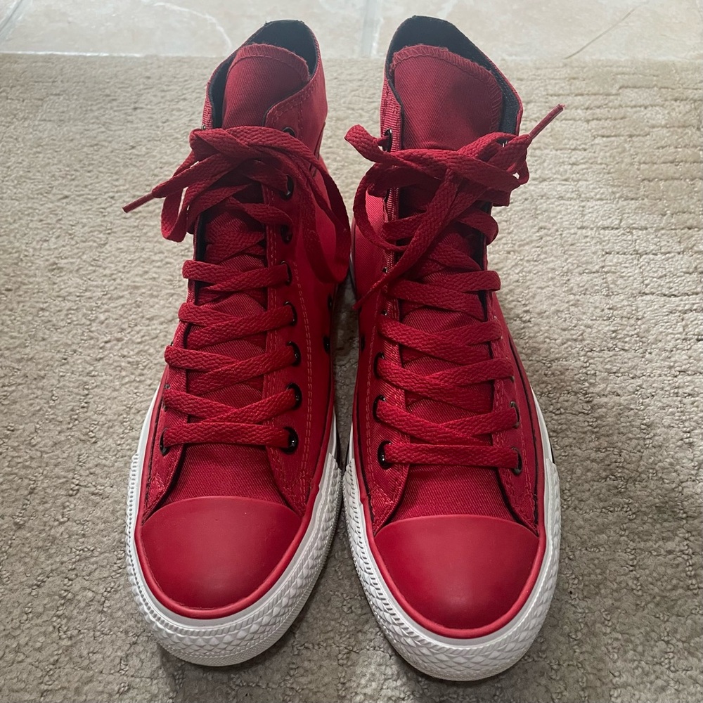 Converse, unisex like new